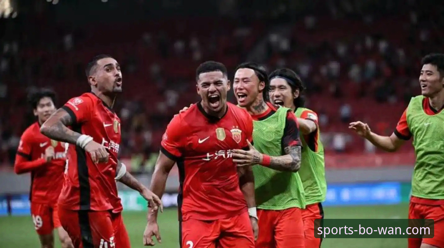 青岛海牛3-1力克上海海港：时隔13年主场复仇深度解析